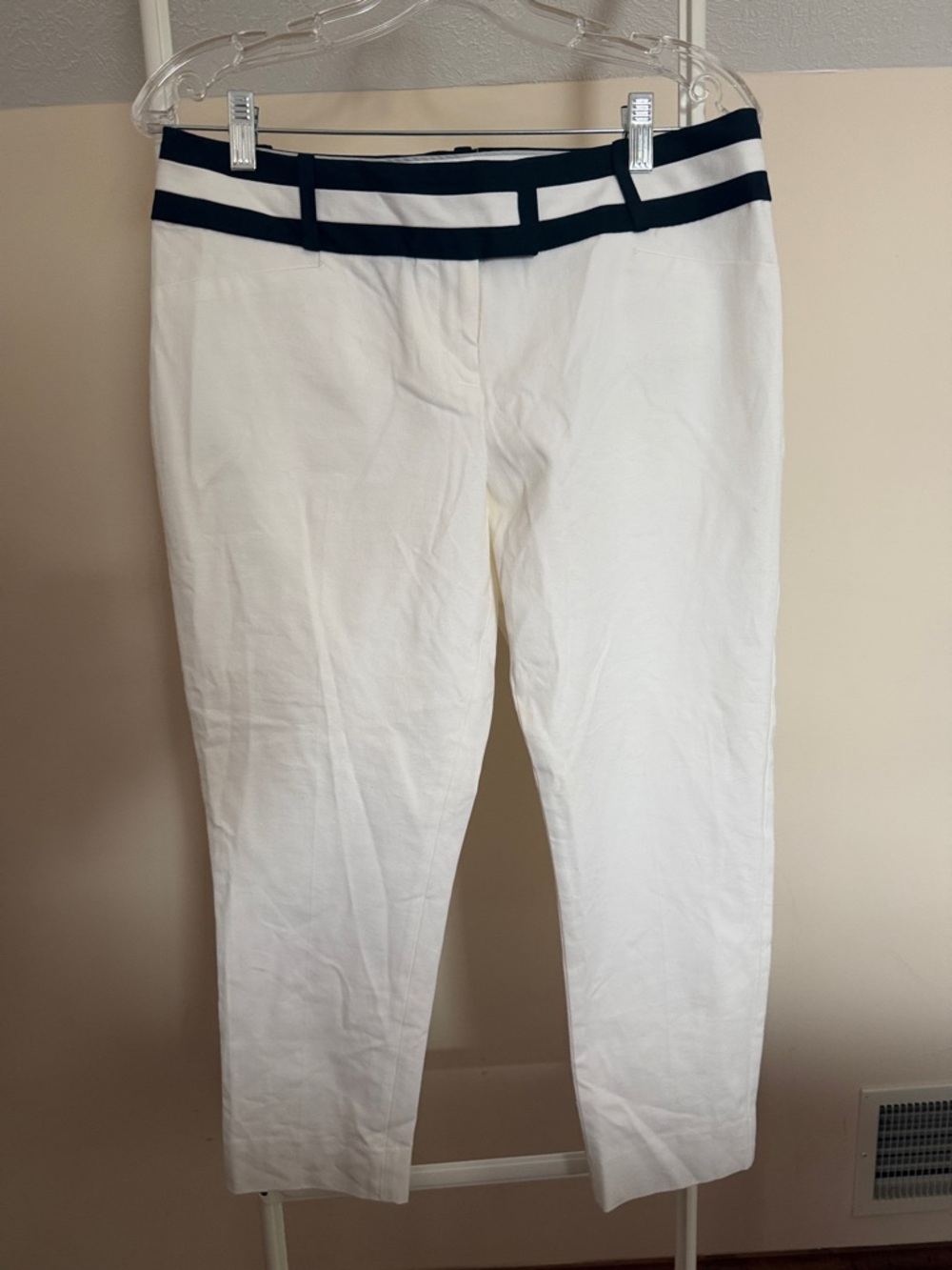The Limited white Cropped Pants with Navy Trim - size 10P NWT